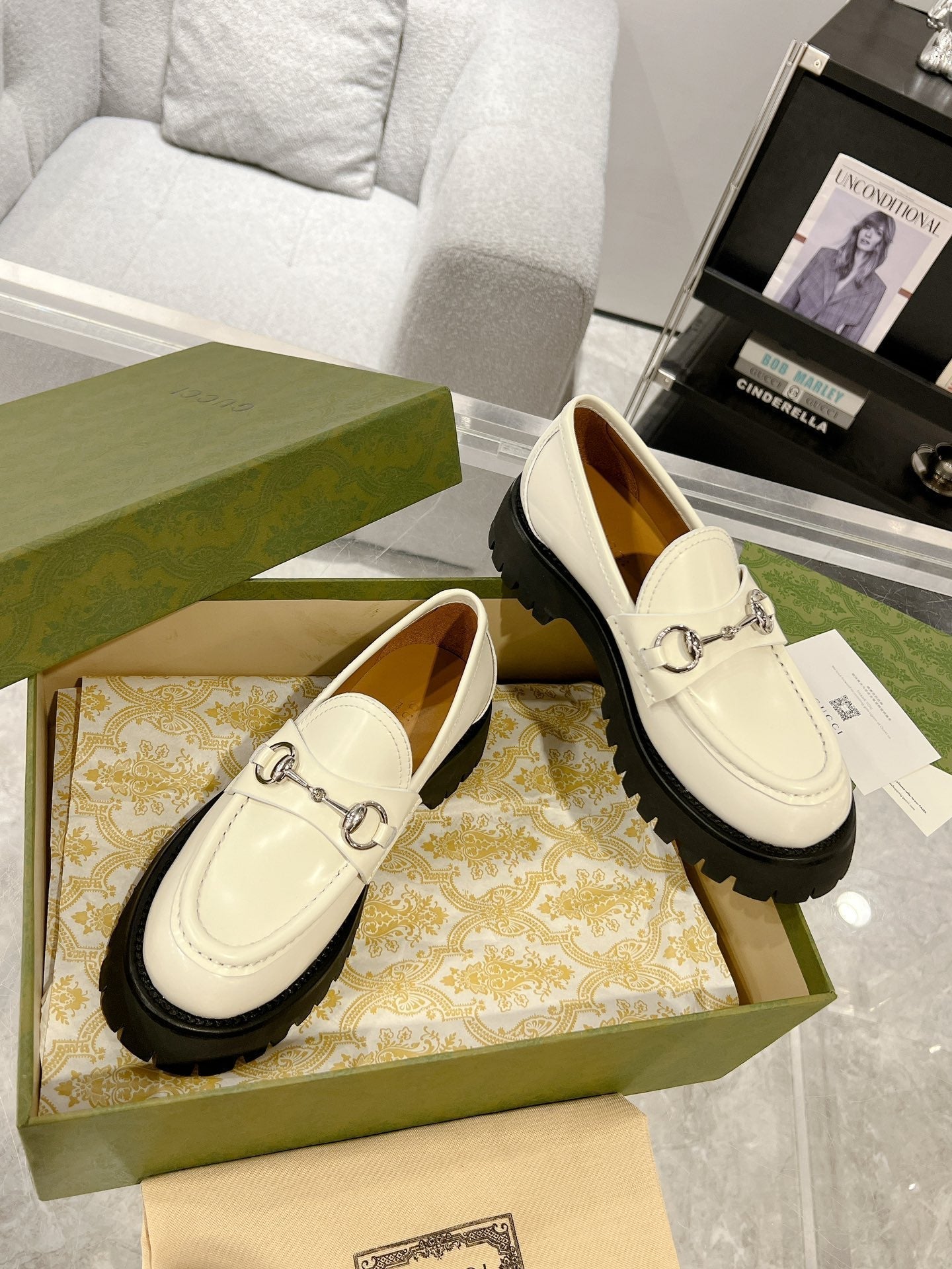 GUCCI LOAFER WITH HORSEBIT WHITE CALFSKIN