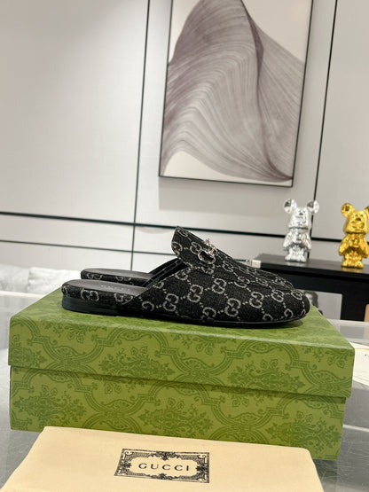 GUCCI MEN'S MULE WITH HORSEBIT IN BLACK MONOGRAM JACQUARD FABRIC
