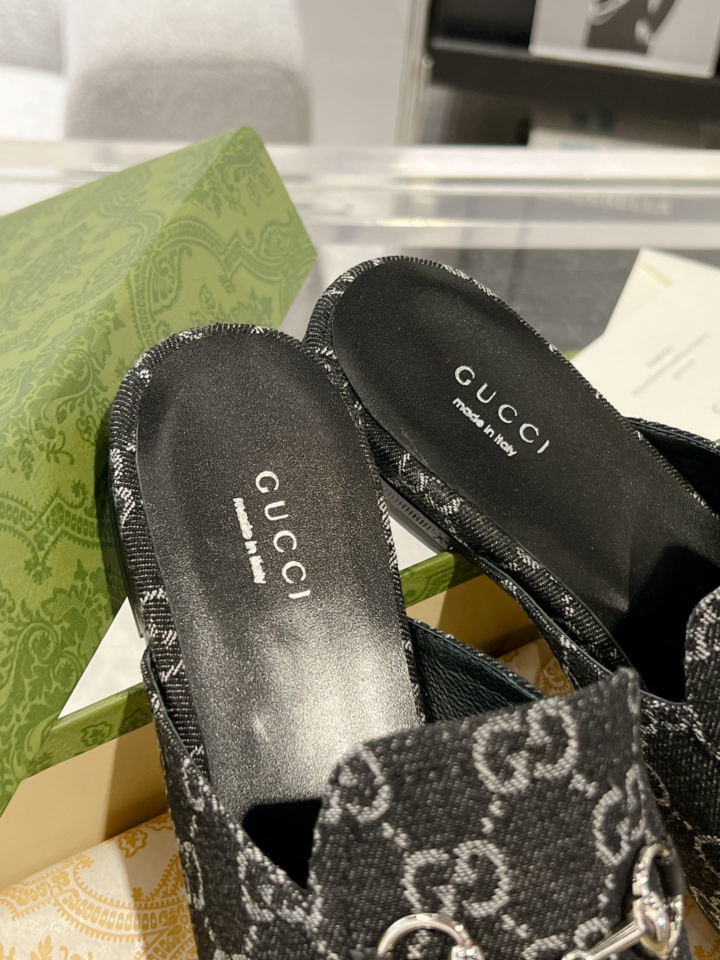 GUCCI MEN'S MULE WITH HORSEBIT IN BLACK MONOGRAM JACQUARD FABRIC