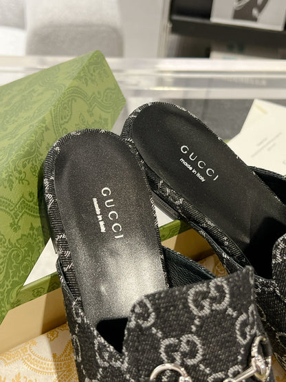 GUCCI MEN'S MULE WITH HORSEBIT IN BLACK MONOGRAM JACQUARD FABRIC