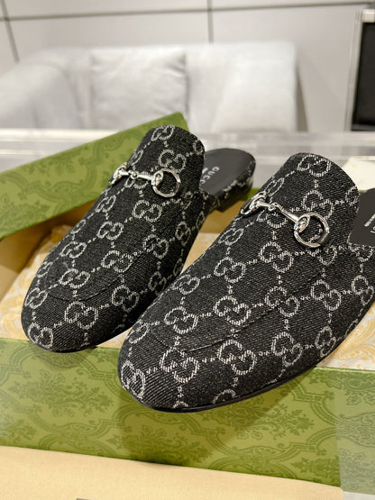 GUCCI MEN'S MULE WITH HORSEBIT IN BLACK MONOGRAM JACQUARD FABRIC