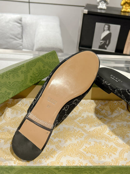 GUCCI MEN'S MULE WITH HORSEBIT IN BLACK MONOGRAM JACQUARD FABRIC