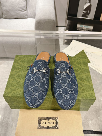 GUCCI MEN'S MULE WITH HORSEBIT IN DENIM BLUE MONOGRAM JACQUARD FABRIC