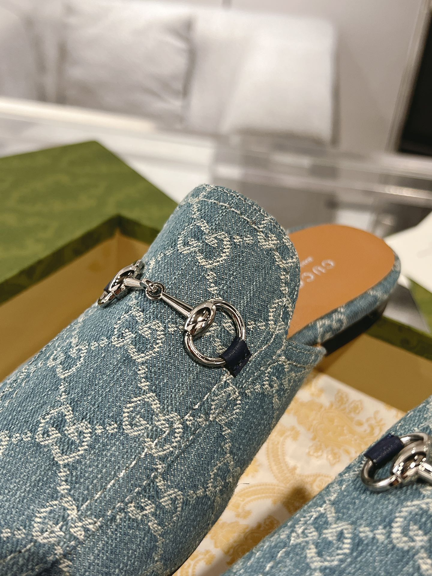 GUCCI MEN'S MULE WITH HORSEBIT IN SAPHIRE BLUE MONOGRAM JACQUARD FABRIC
