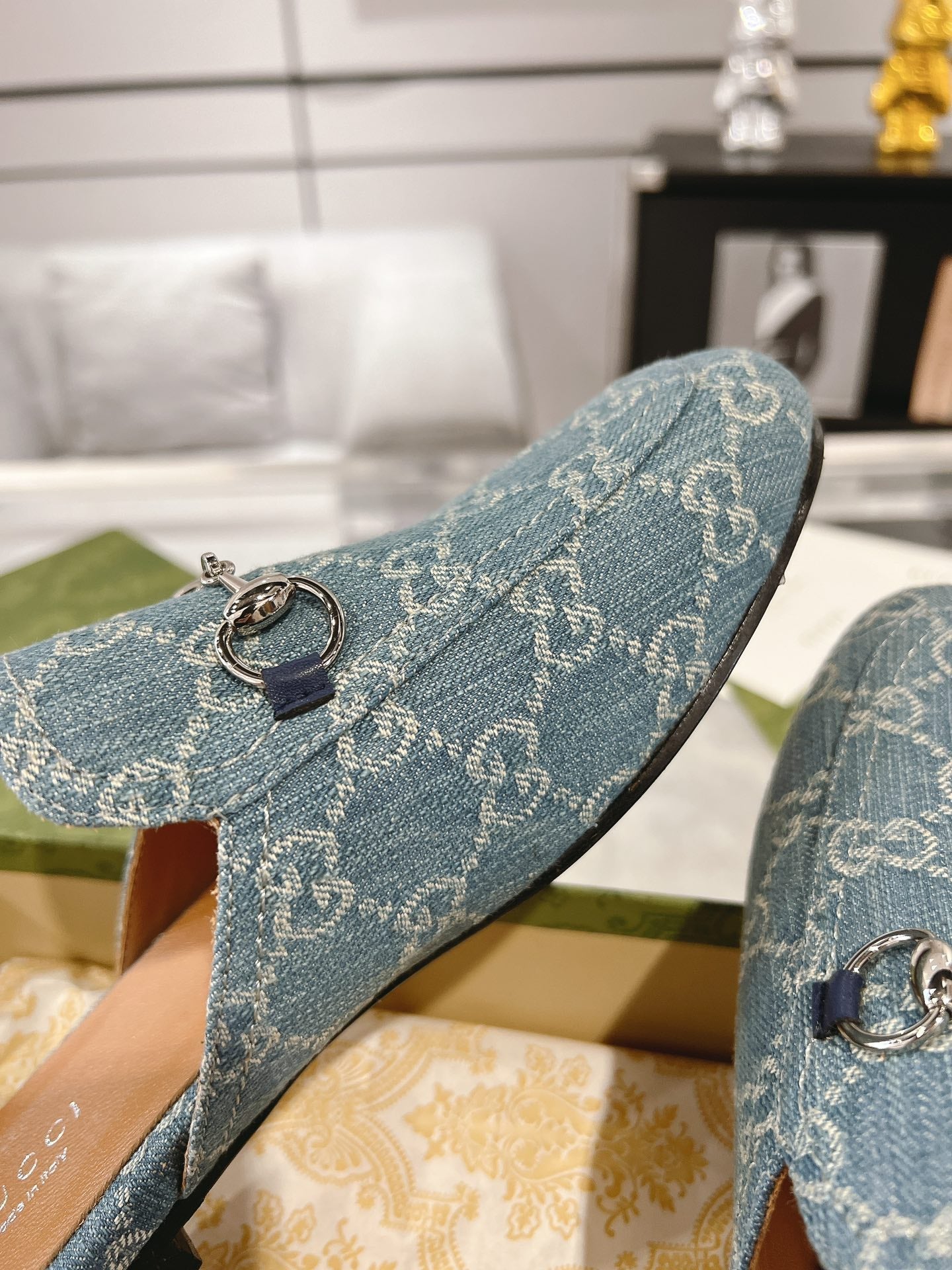 GUCCI MEN'S MULE WITH HORSEBIT IN SAPHIRE BLUE MONOGRAM JACQUARD FABRIC