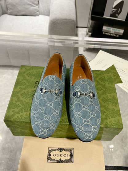 GUCCI MEN'S LOAFER WITH HORSEBIT IN SAPHIRE BLUE MONOGRAM JACQUARD FABRIC