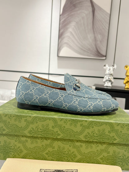 GUCCI MEN'S LOAFER WITH HORSEBIT IN SAPHIRE BLUE MONOGRAM JACQUARD FABRIC
