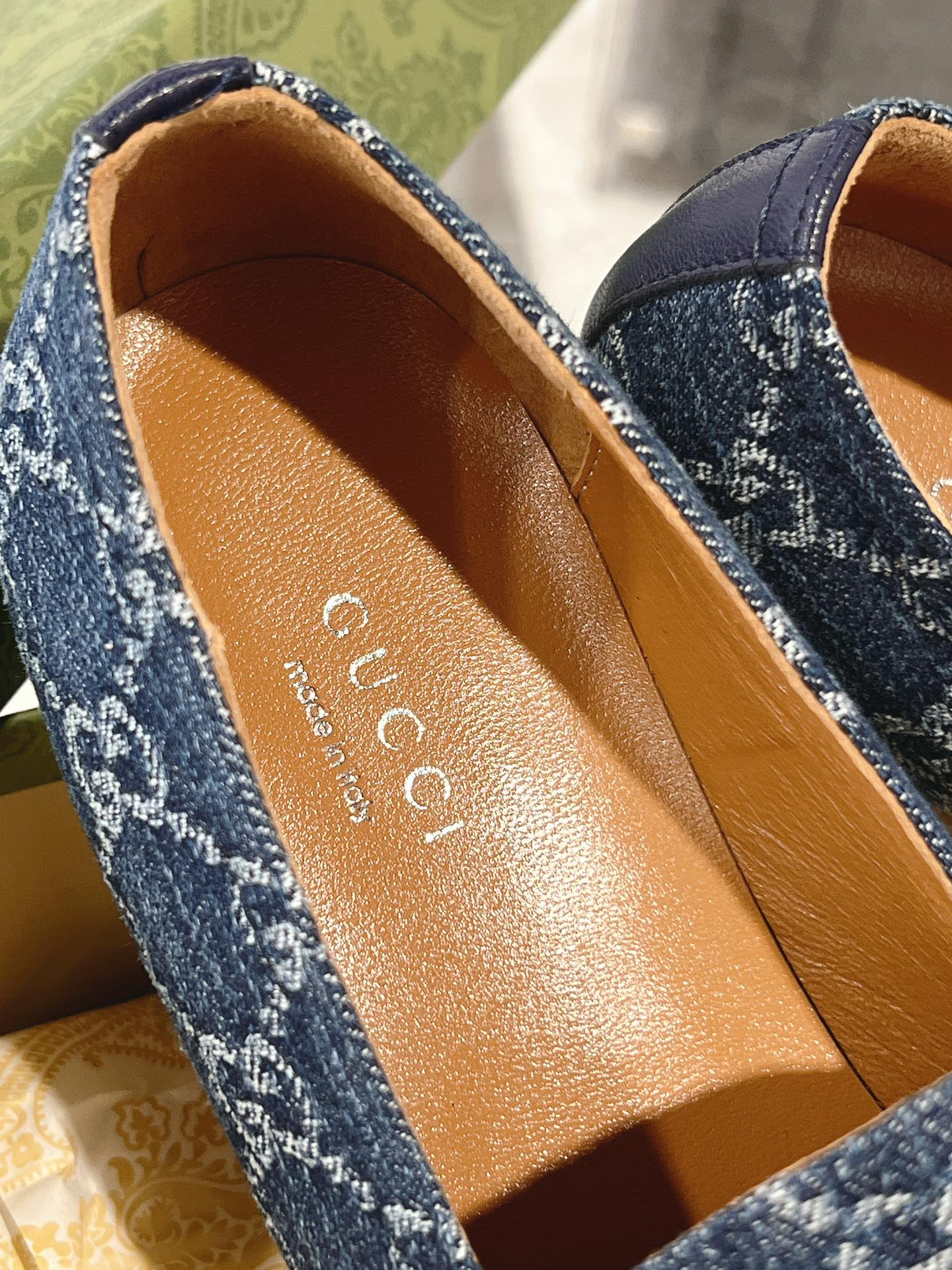 GUCCI MEN'S LOAFER WITH HORSEBIT IN DENIM BLUE MONOGRAM JACQUARD FABRIC