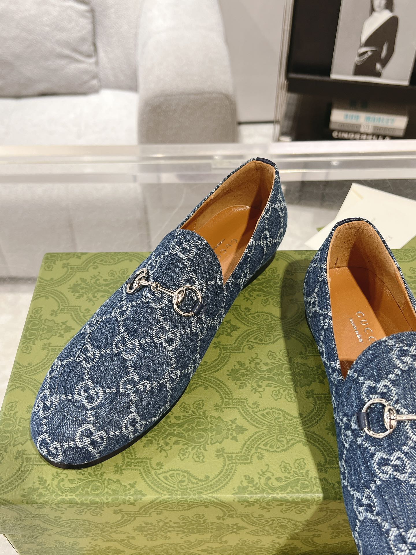GUCCI MEN'S LOAFER WITH HORSEBIT IN DENIM BLUE MONOGRAM JACQUARD FABRIC