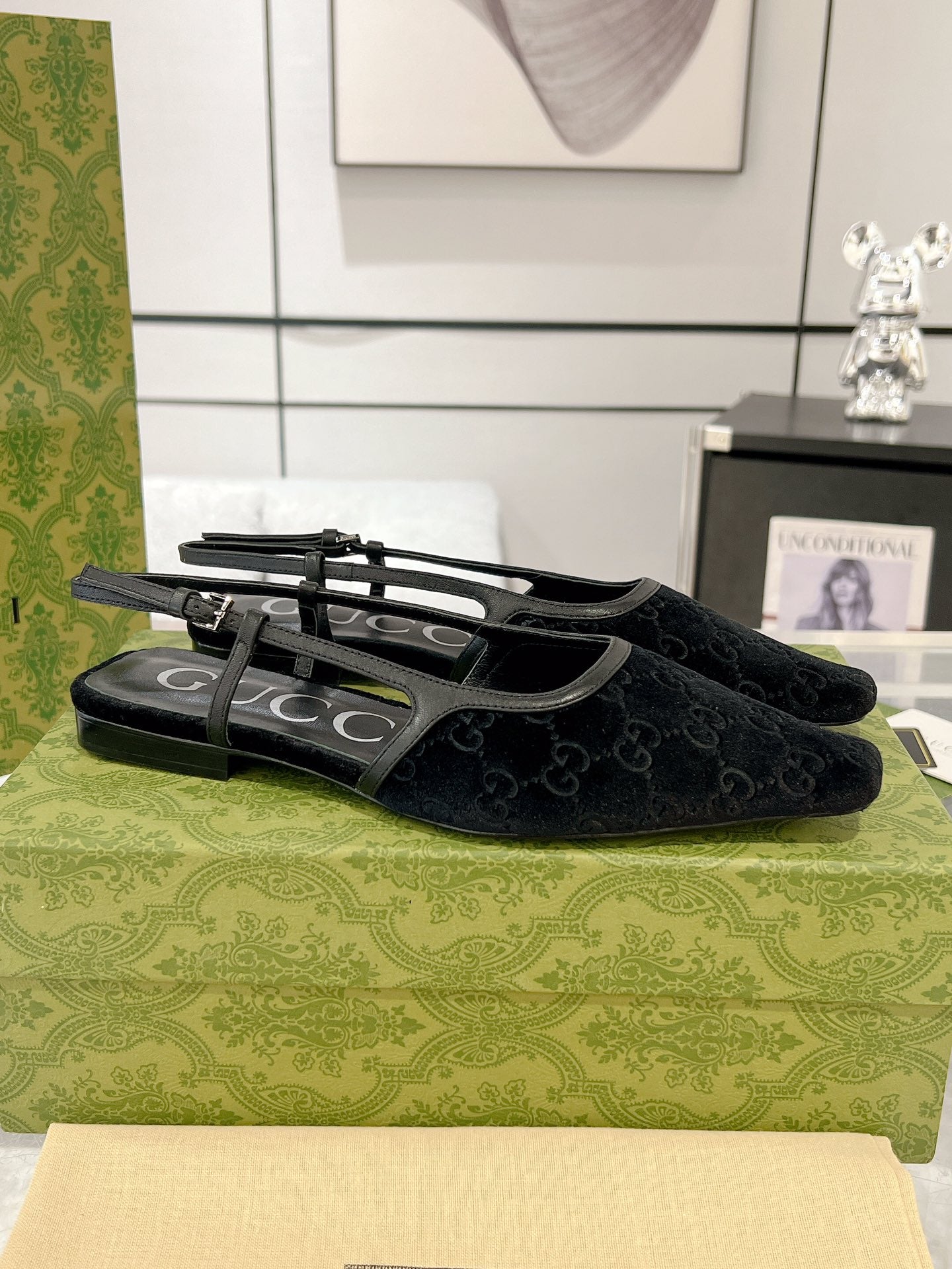 GUCCI SLINGBACK FLATS IN BLACK VELVET