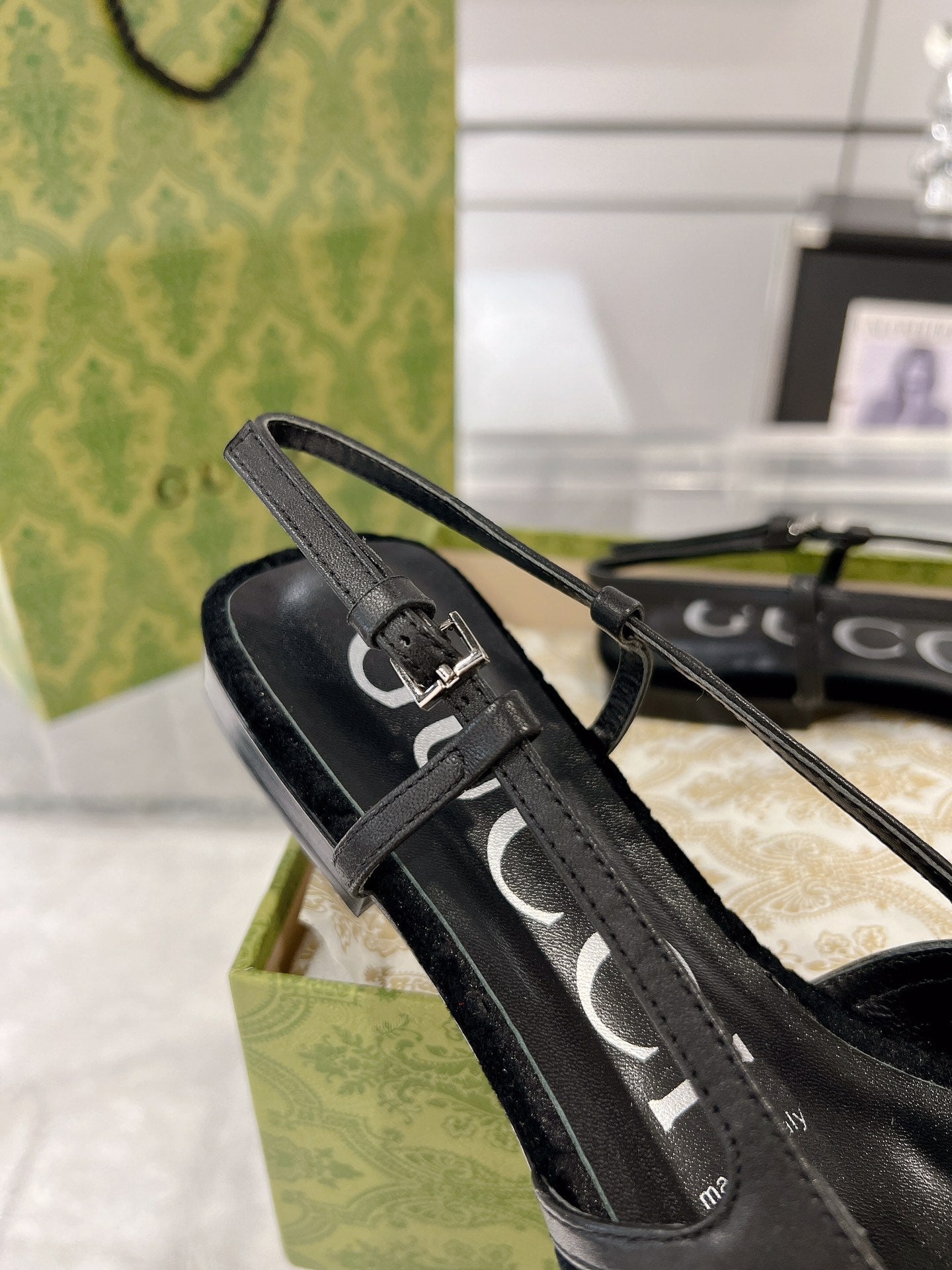 GUCCI SLINGBACK FLATS IN BLACK VELVET