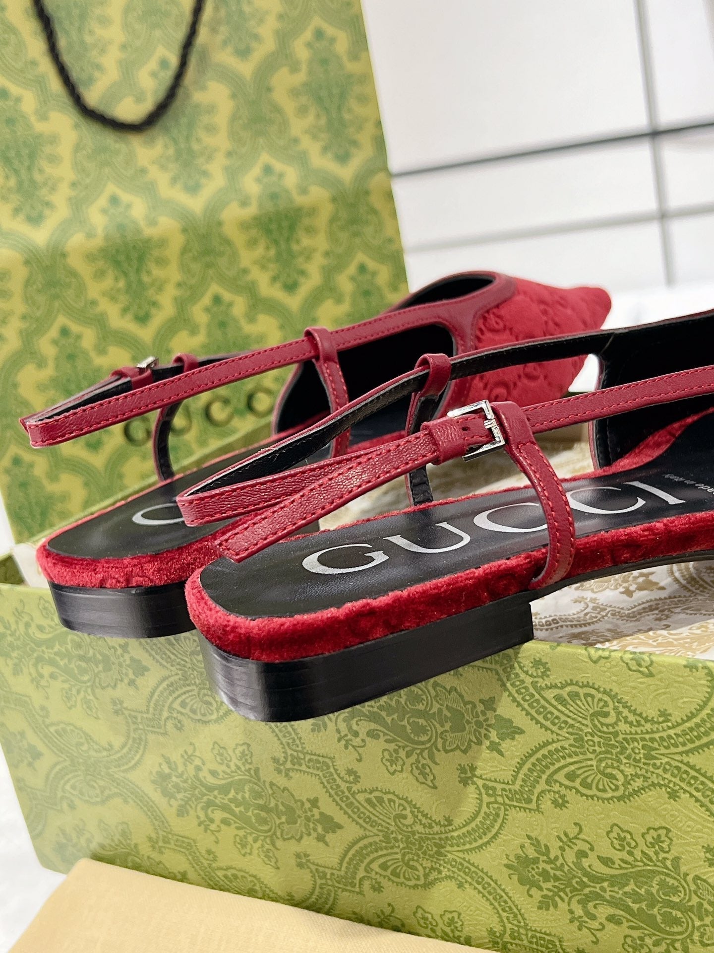 GUCCI SLINGBACK FLATS CHERRY VELVET
