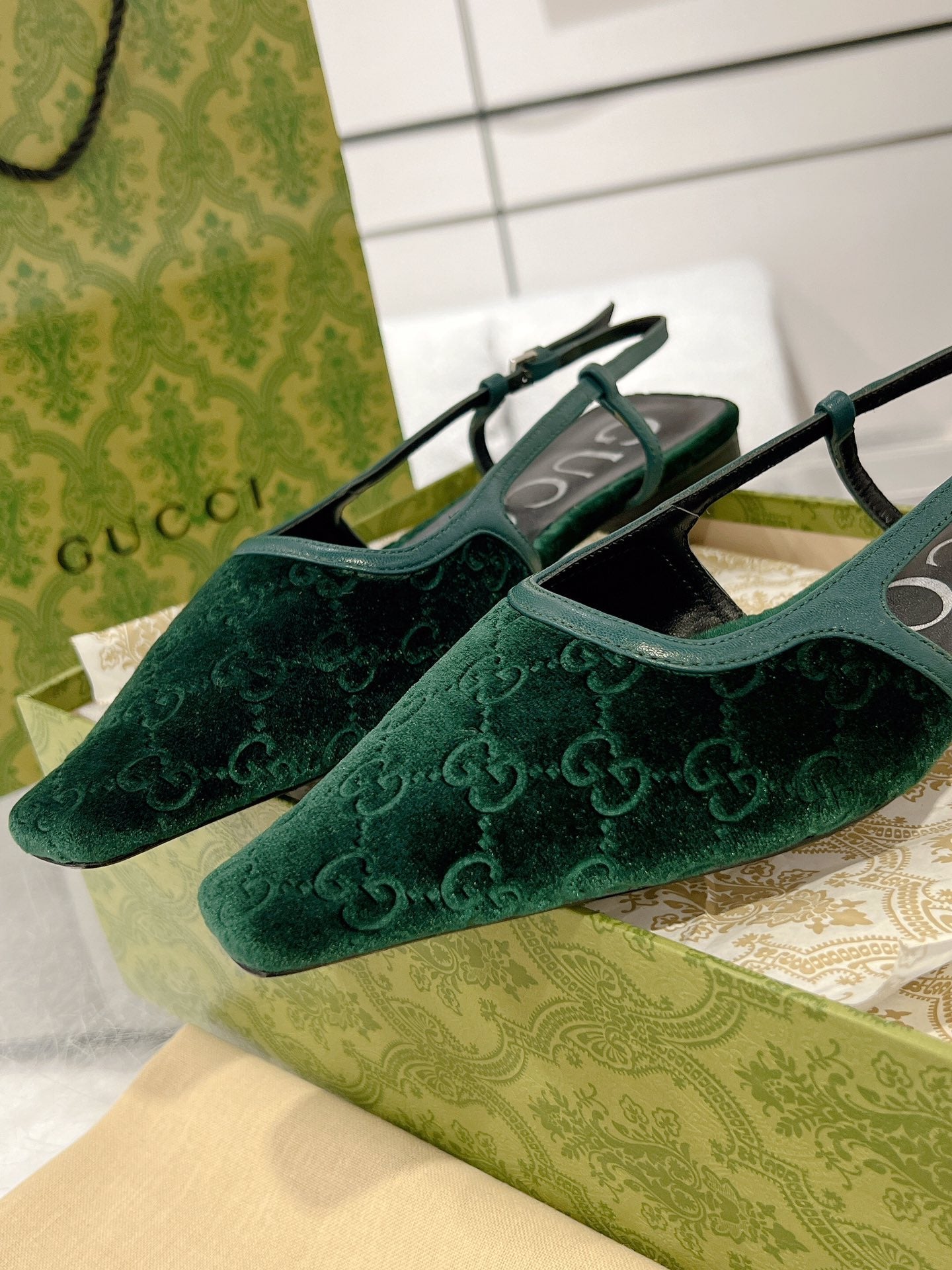 GUCCI SLINGBACK FLATS IN GREEN FOREST VELVET