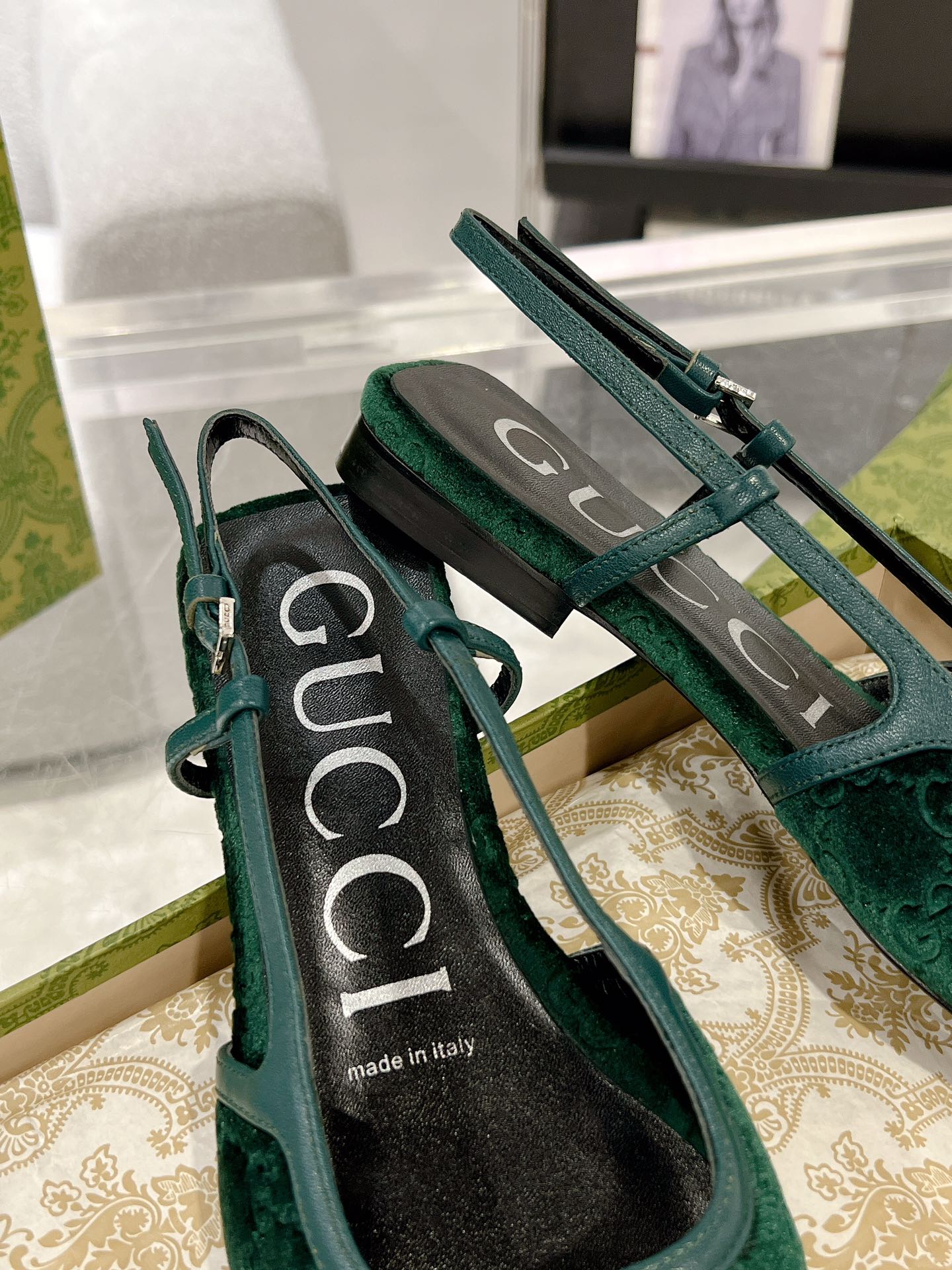 GUCCI SLINGBACK FLATS CASTLETON GREEN VELVET
