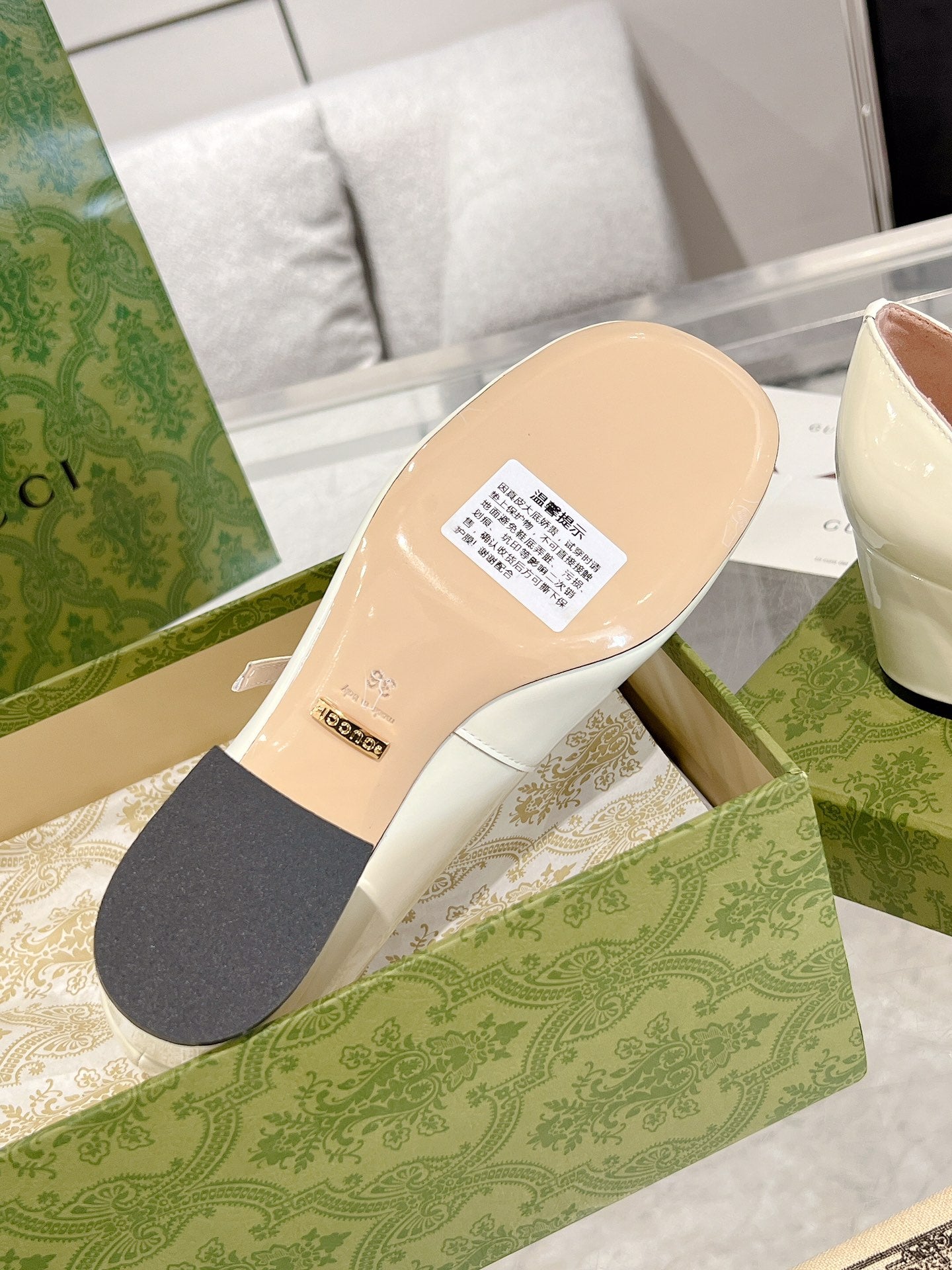GUCCI HORSEBIT MARY JANE HEEL IN WHITE CALFSKIN GOLD HARDWARE