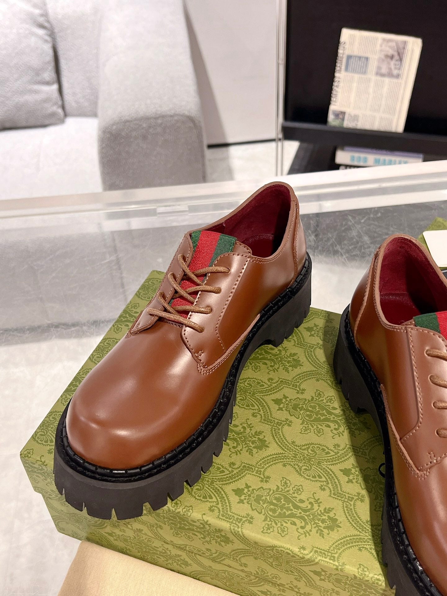 GUCCI LACE-UP LOAFER WITH WEB IN CARAMEL BROWN SHINY LEATHER