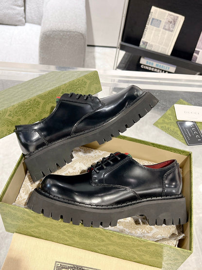 GUCCI LACE-UP LOAFER WITH WEB IN BLACK SHINY LEATHER