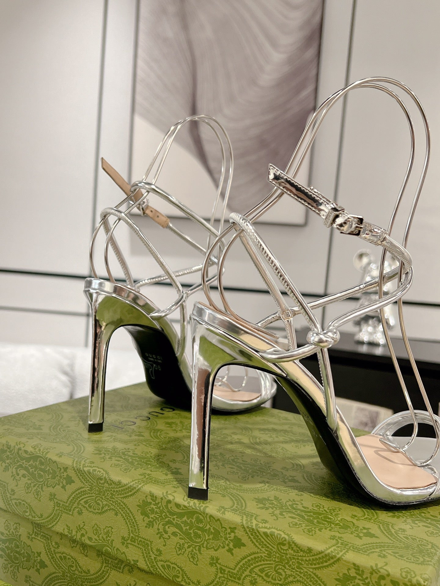 GUCCI 105 STRAPPY SANDAL SILVER CALFSKIN