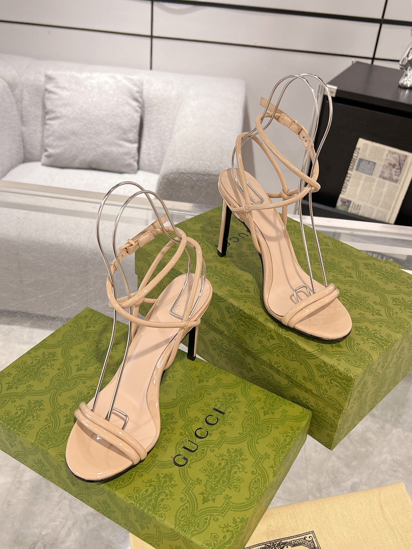 GUCCI 105 STRAPPY SANDAL BEIGE CALFSKIN