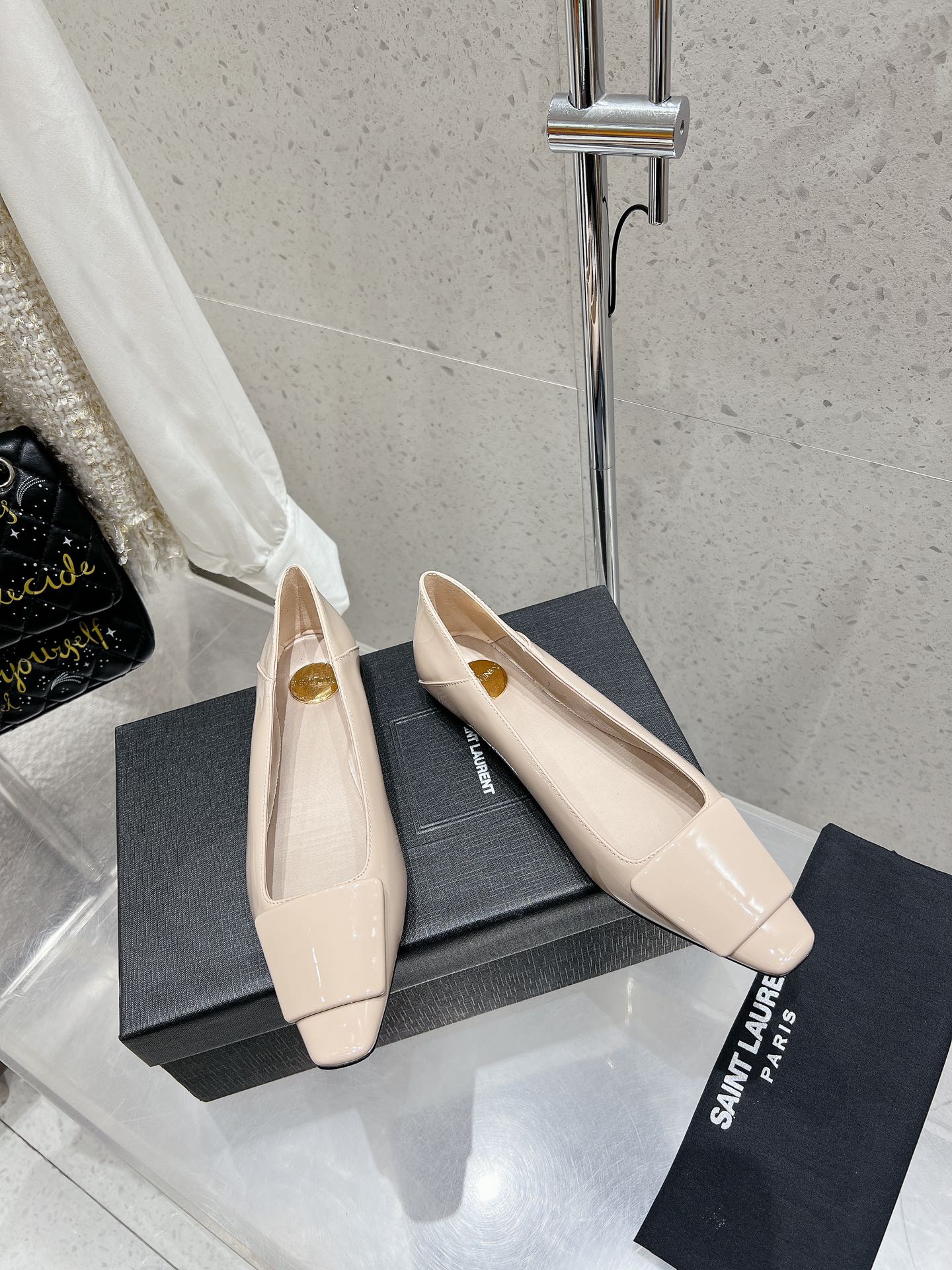 LOUIS VUITTON BALLERINA FLATS IN BEIGE CREAM PATENT CALFSKIN