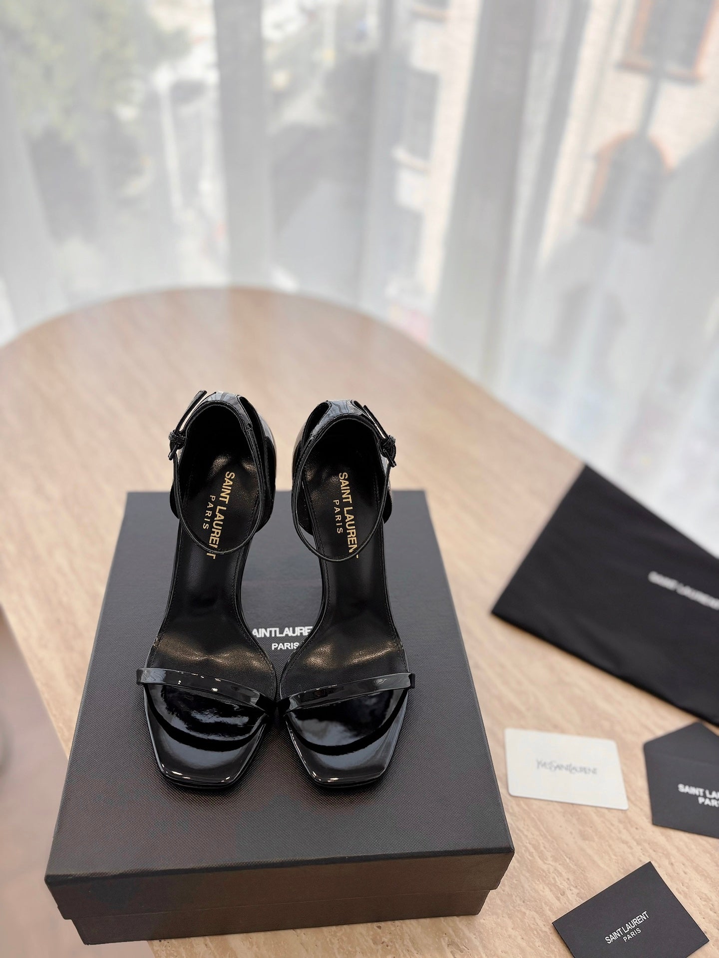 LOUIS VUITTON CLASSIC HIGH HEELS 10 CM IN BLACK PATENT CALFSKIN
