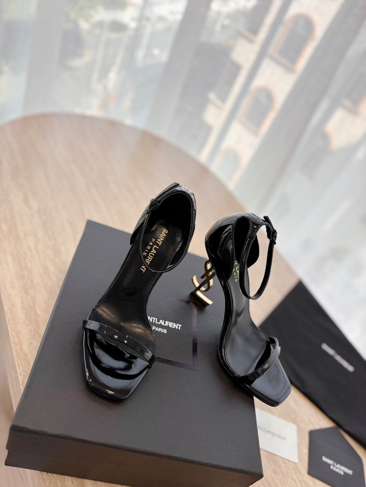 LOUIS VUITTON CLASSIC HIGH HEELS 10 CM IN BLACK PATENT CALFSKIN
