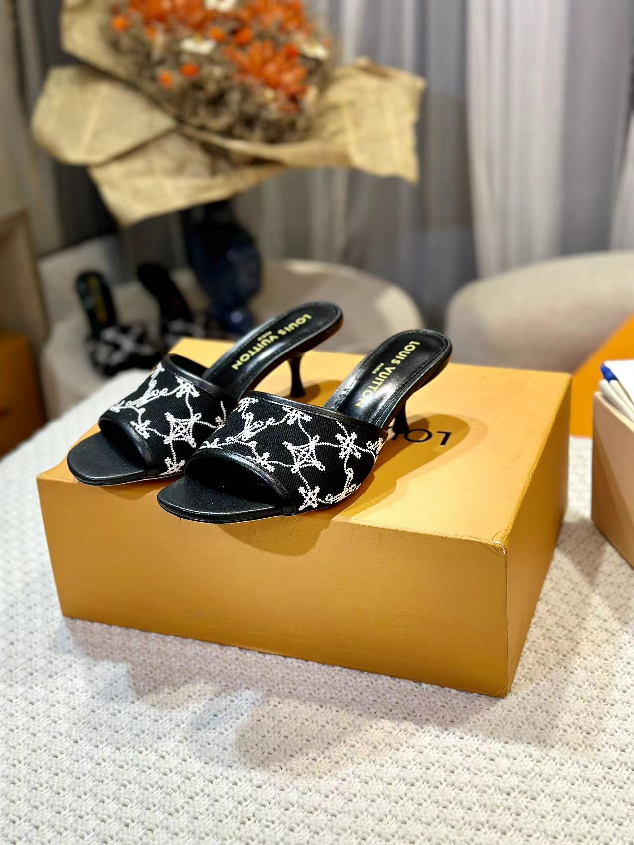 LOUIS VUITTON NEO REVIVAL HIGH MULE 55 MM IN BLACK EMBROIDERED FABRIC