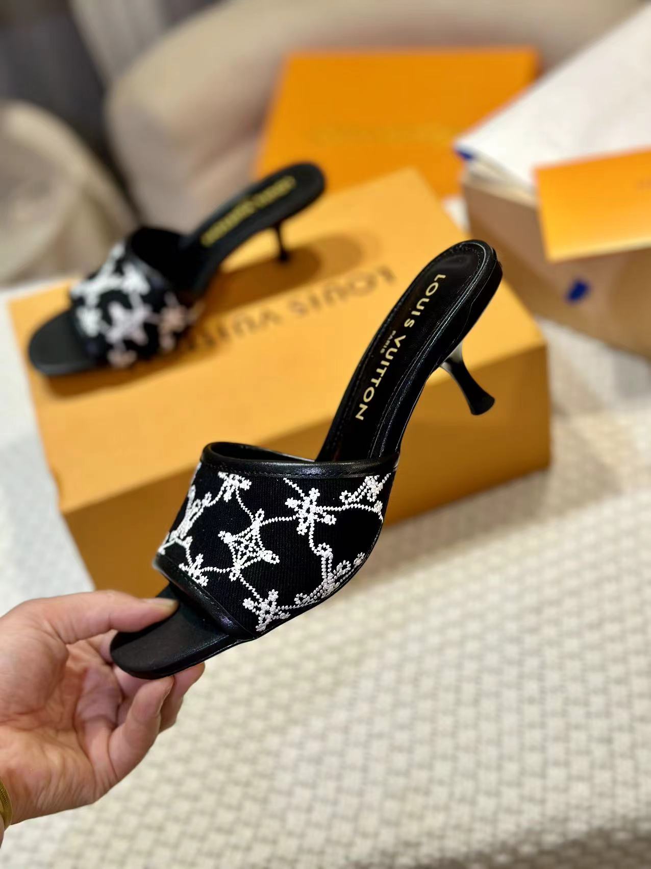 LOUIS VUITTON NEO REVIVAL HIGH MULE 55 MM IN BLACK EMBROIDERED FABRIC