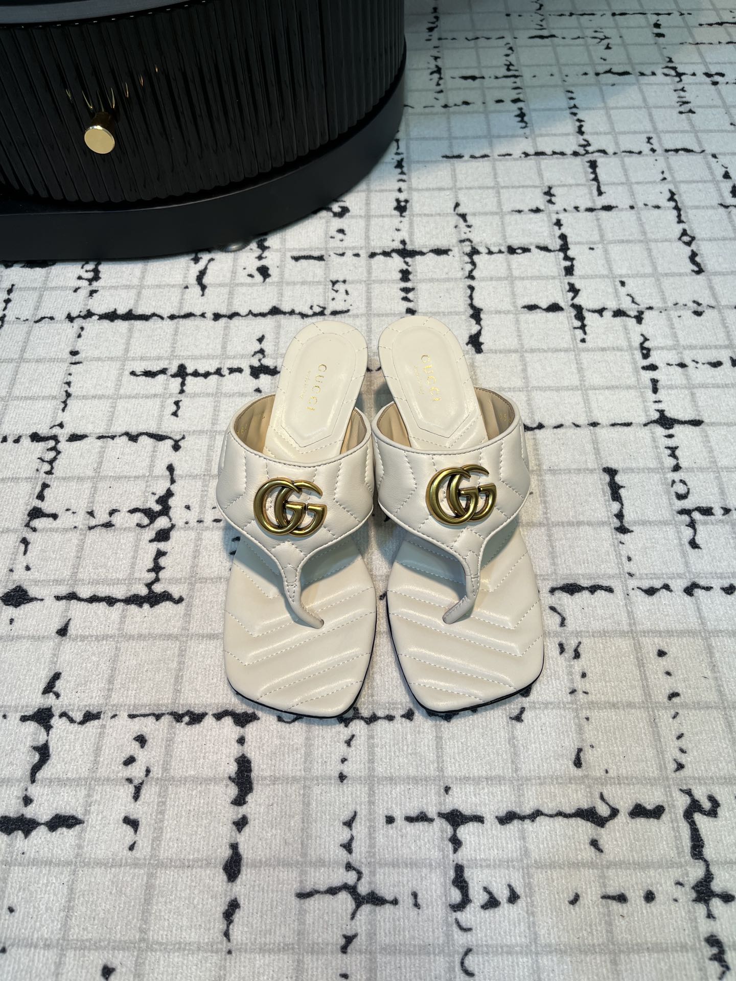 GUCCI THONG SANDALS 55 WHITE CALKSKIN