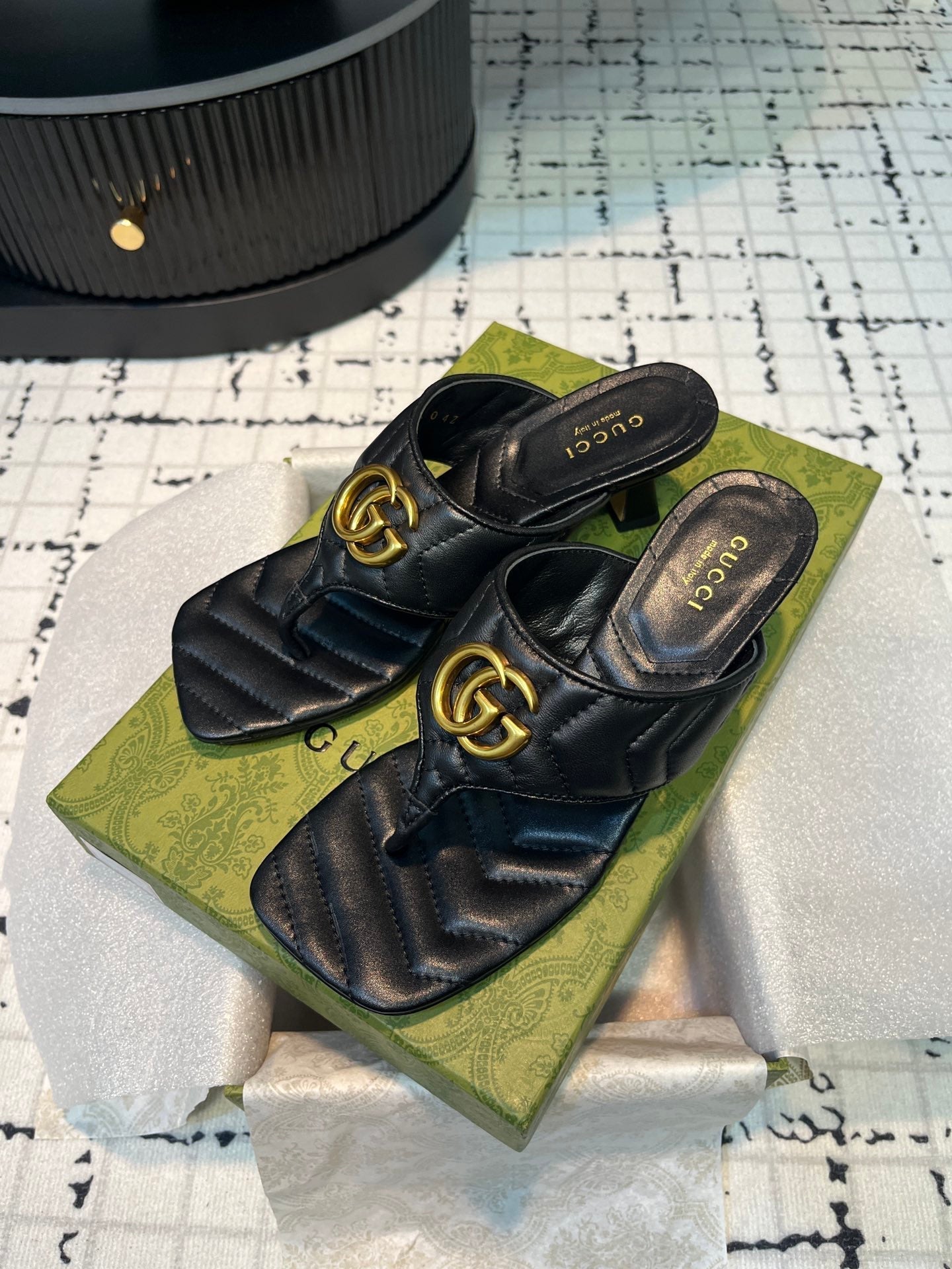 GUCCI THONG SANDALS 55 BLACK CALKSKIN