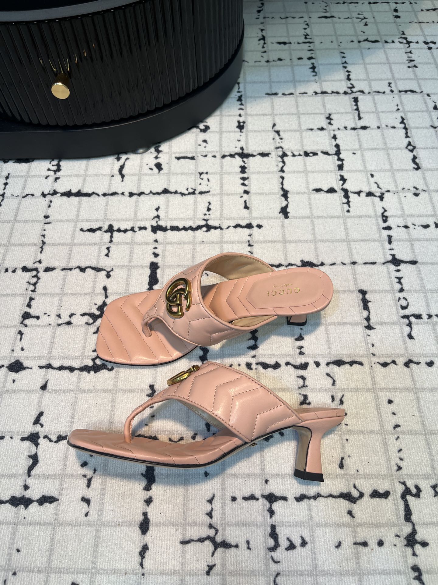 GUCCI THONG SANDALS 55 LIGHT PINK CALKSKIN