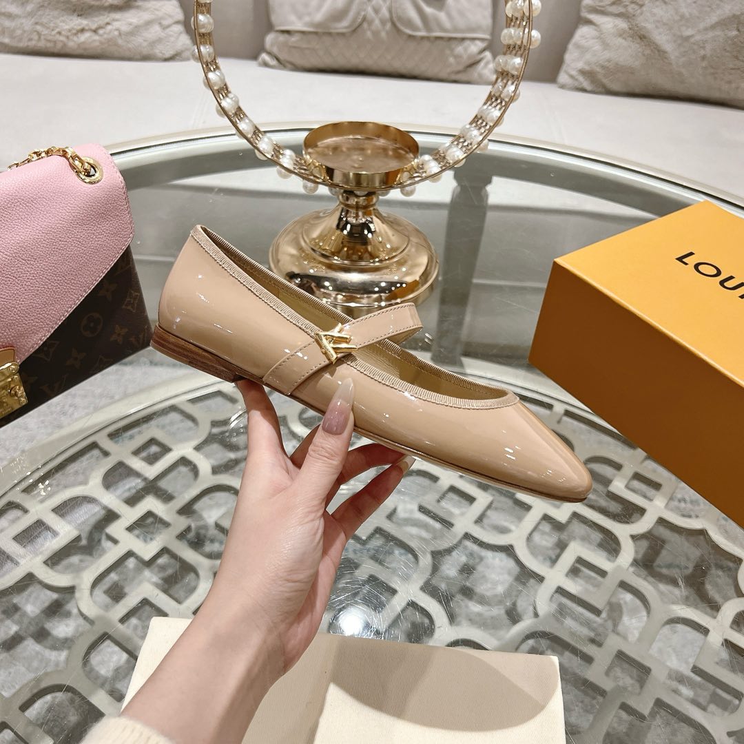 LOUIS VUITTON MARY JANE SHOES IN LINEN TAN PATENT CALFSKIN