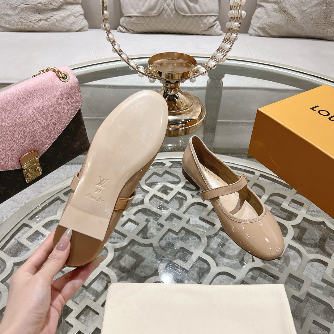 LOUIS VUITTON MARY JANE SHOES IN LINEN TAN PATENT CALFSKIN
