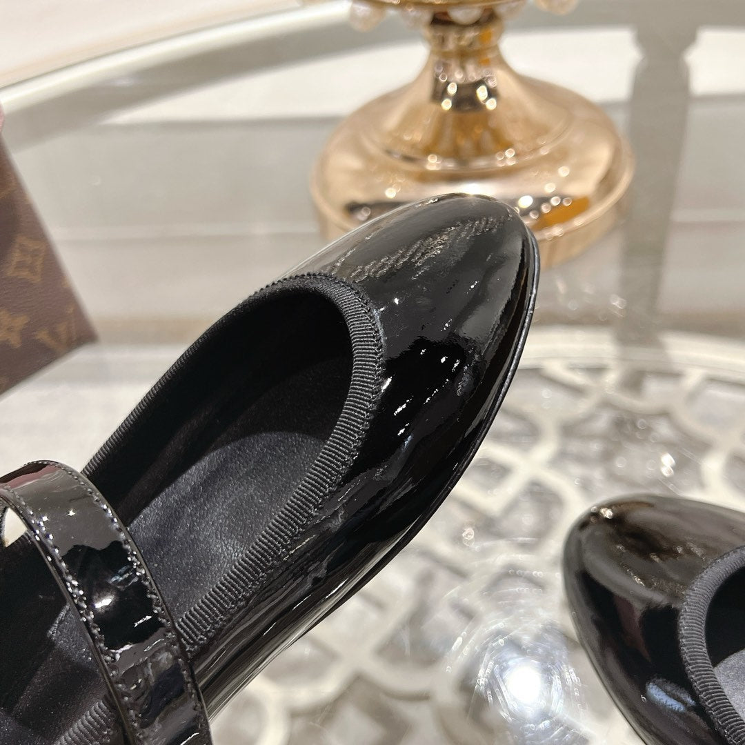 LOUIS VUITTON MARY JANE SHOES IN BLACK PATENT CALFSKIN
