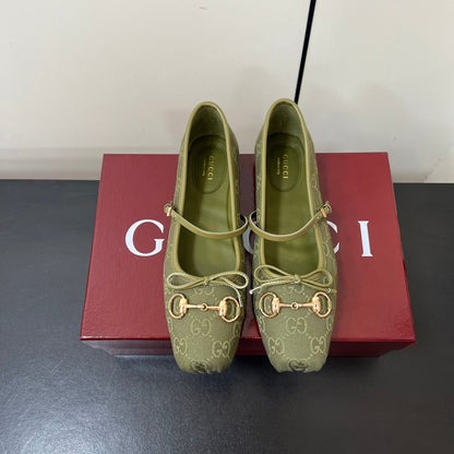 GUCCI MARY JANE 25S IN MOSS GREEN CANVAS WITH GOLD HARDWARE