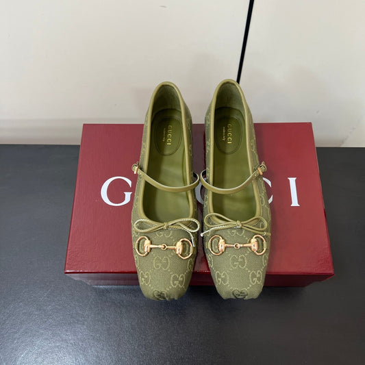 GUCCI MARY JANE 25S IN MOSS GREEN CANVAS WITH GOLD HARDWARE