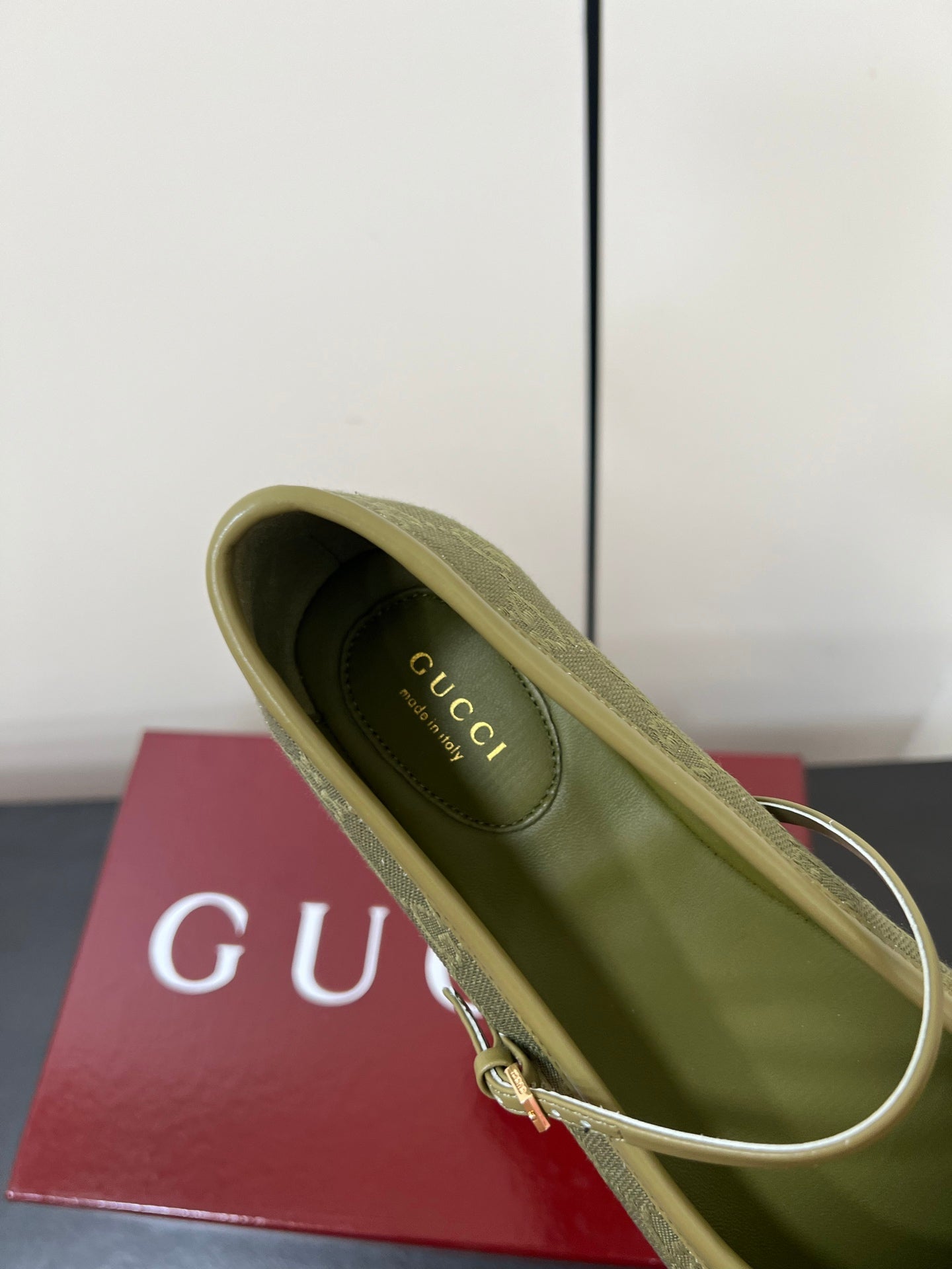 GUCCI MARY JANE 25S IN MOSS GREEN CANVAS WITH GOLD HARDWARE