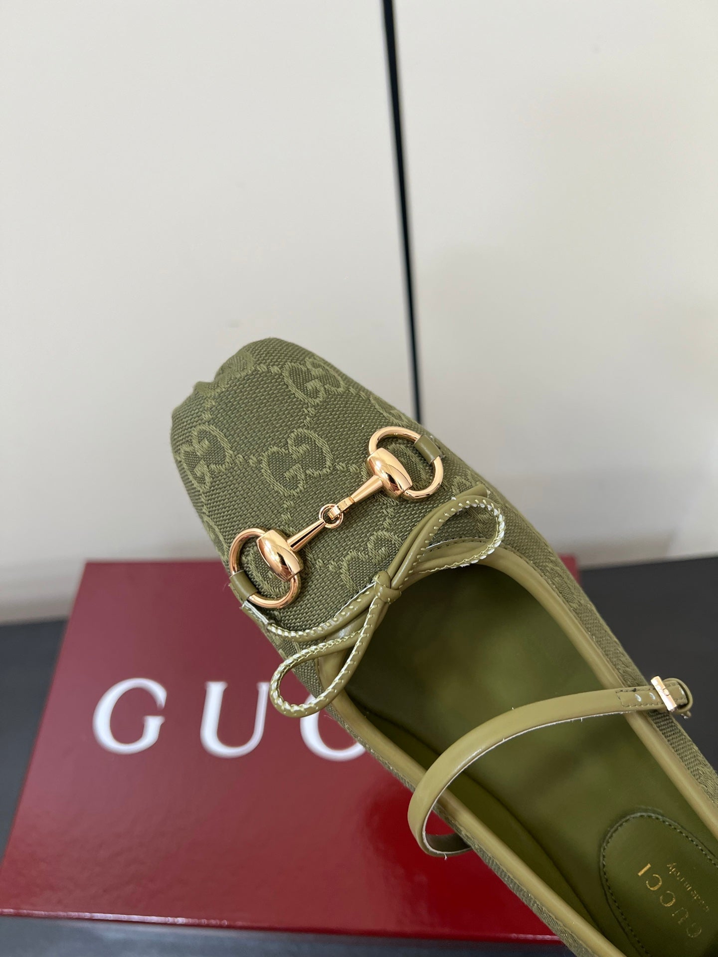 GUCCI MARY JANE 25S IN MOSS GREEN CANVAS WITH GOLD HARDWARE