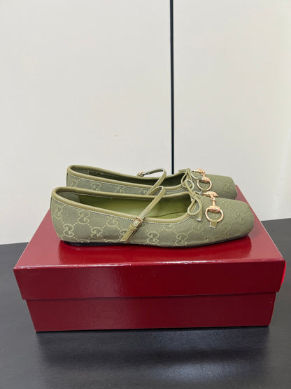 GUCCI MARY JANE 25S IN MOSS GREEN CANVAS WITH GOLD HARDWARE
