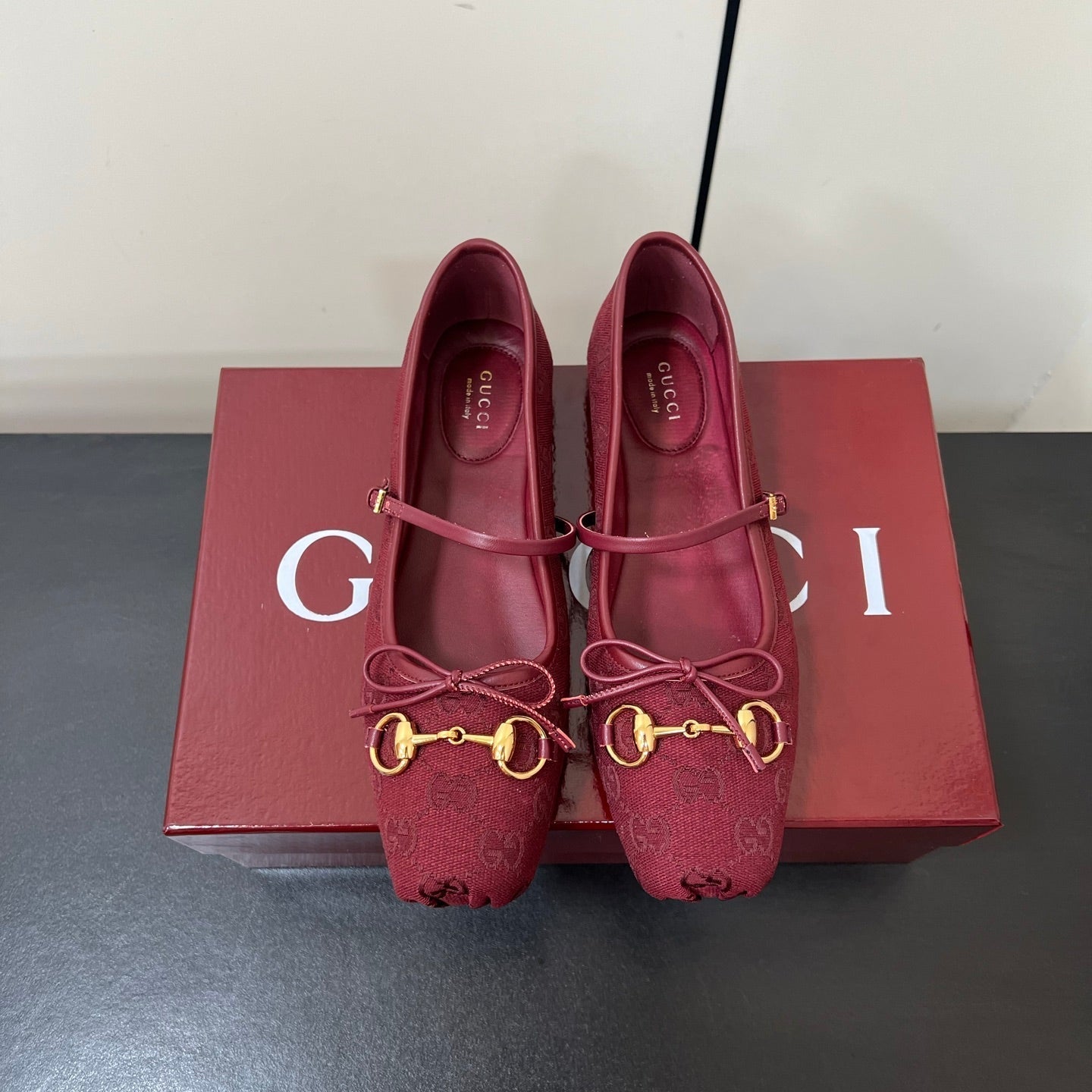 GUCCI MARY JANE 25S IN DARK RED CANVAS WITH GOLD HARDWARE