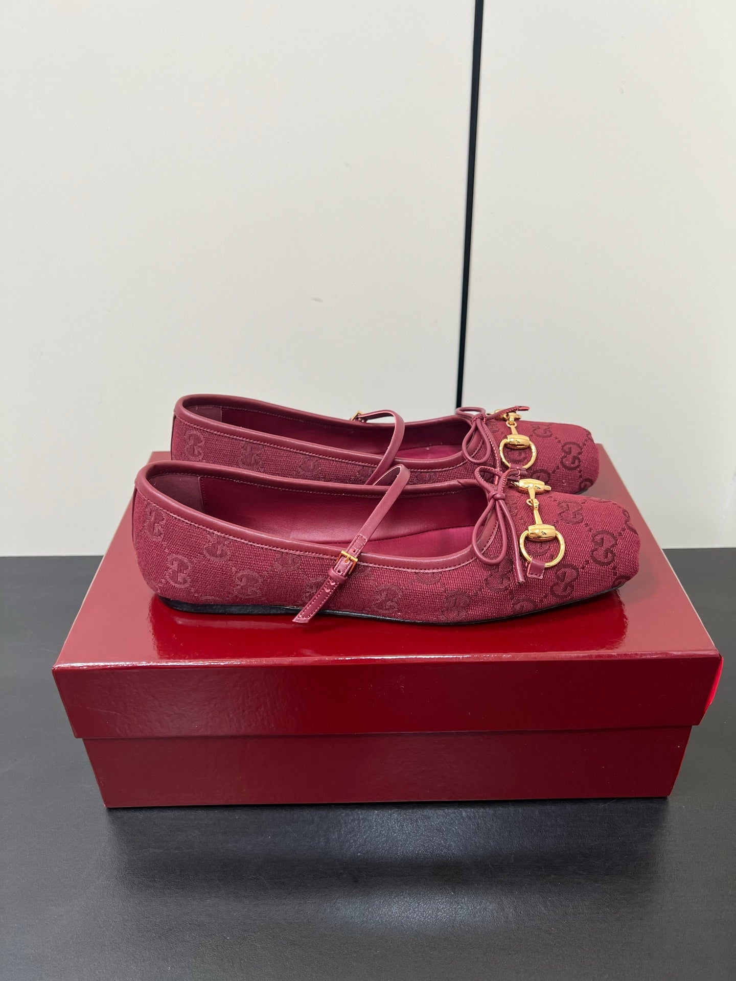 GUCCI MARY JANE 25S IN DARK RED CANVAS WITH GOLD HARDWARE
