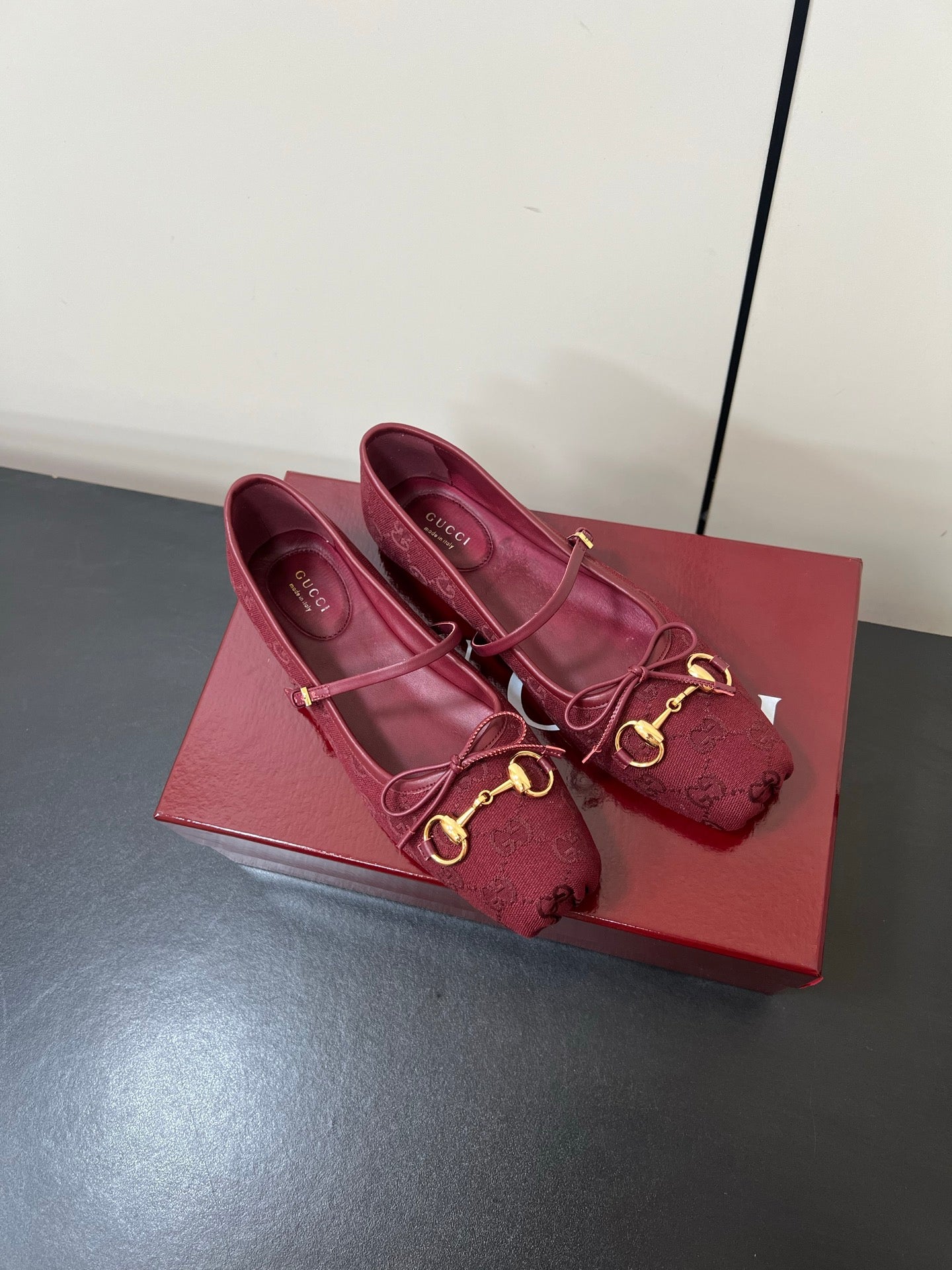 GUCCI MARY JANE 25S IN DARK RED CANVAS WITH GOLD HARDWARE