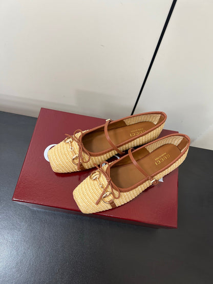GUCCI MARY JANE 25S IN NATURAL STRAW WITH GOLD HARDWARE