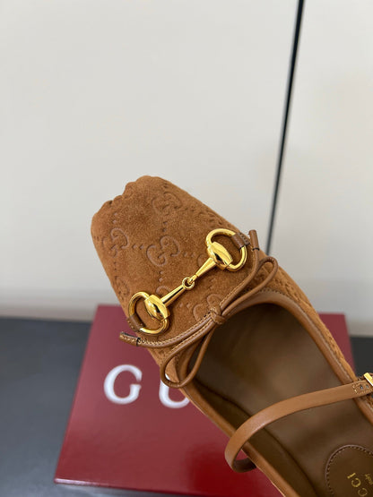 GUCCI MARY JANE 25S IN BROWN SUEDE WITH GOLD HARDWARE