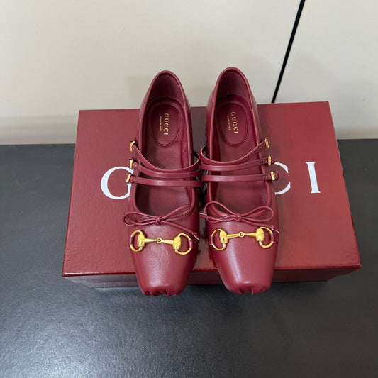GUCCI MARY JANE 25S IN RED LAMBSKIN WITH GOLD HARDWARE