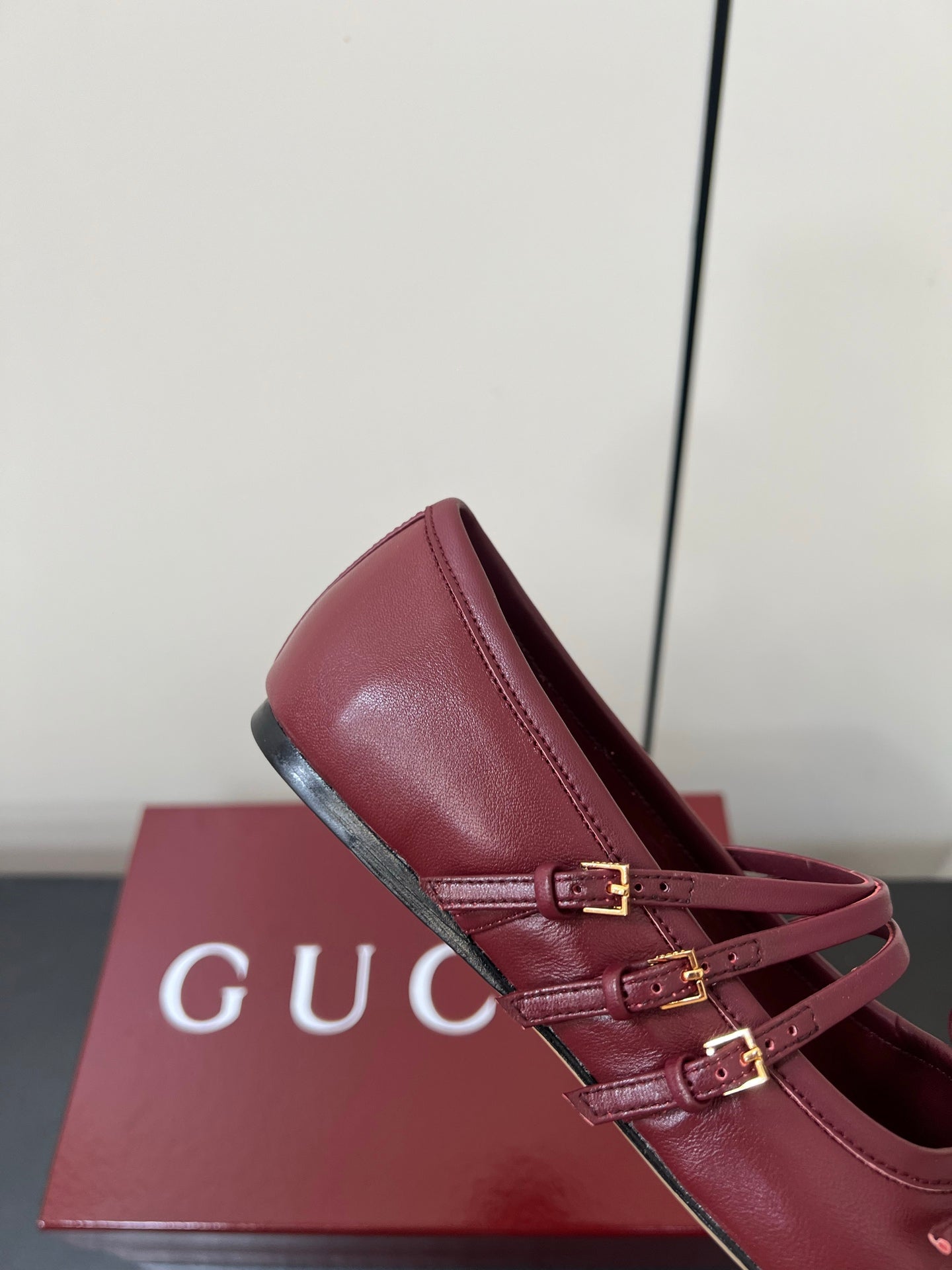 GUCCI MARY JANE 25S IN RED LAMBSKIN WITH GOLD HARDWARE