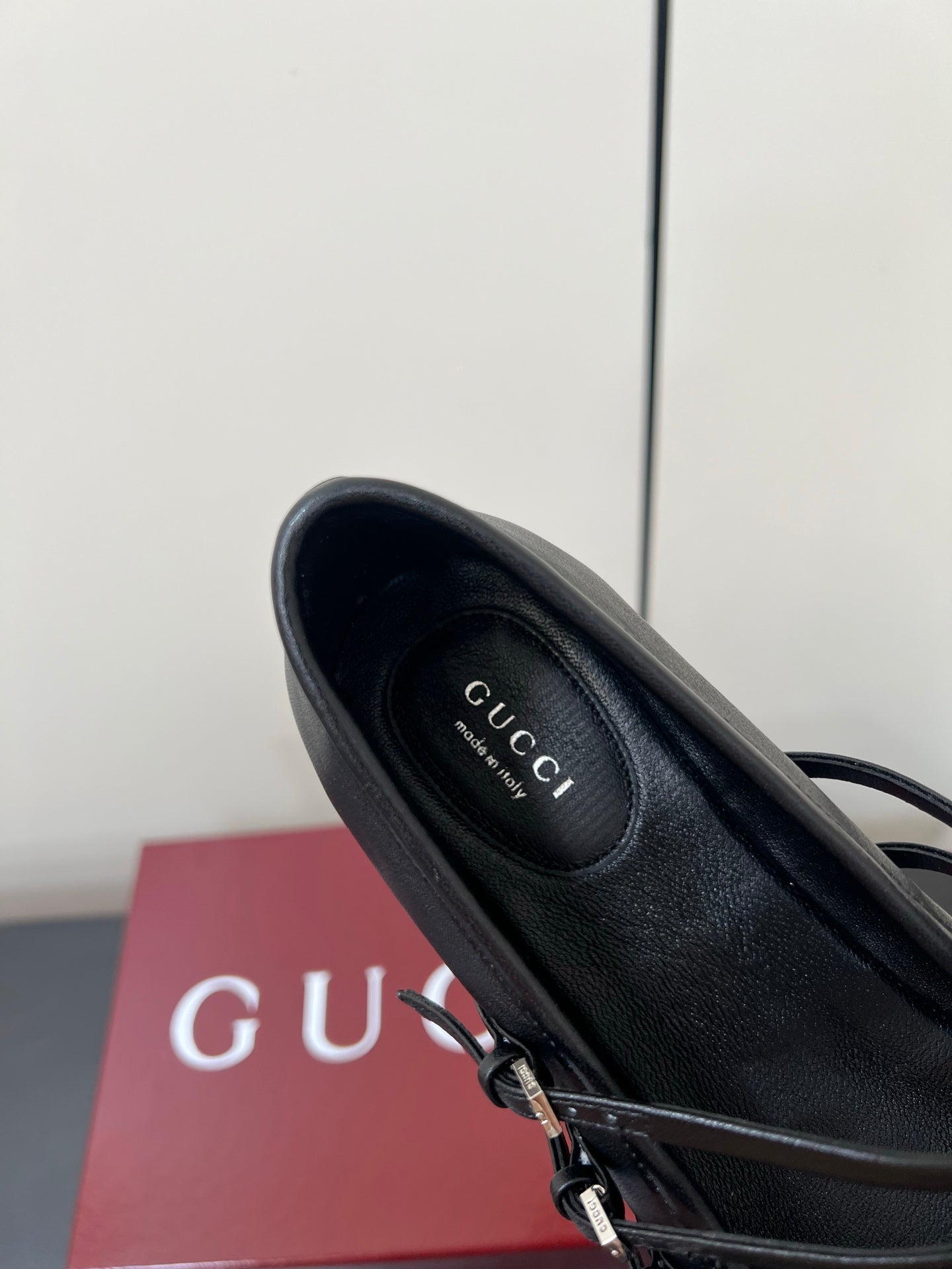 GUCCI MARY JANE 25S IN BLACK LAMBSKIN WITH SILVER HARDWARE