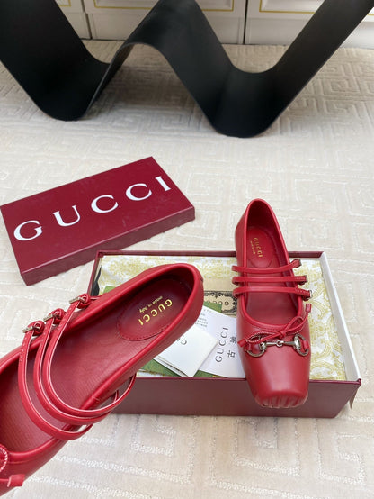 GUCCI BALLET FLAT CRIMSON HORIZONTAL STRAPS LAMBSKIN