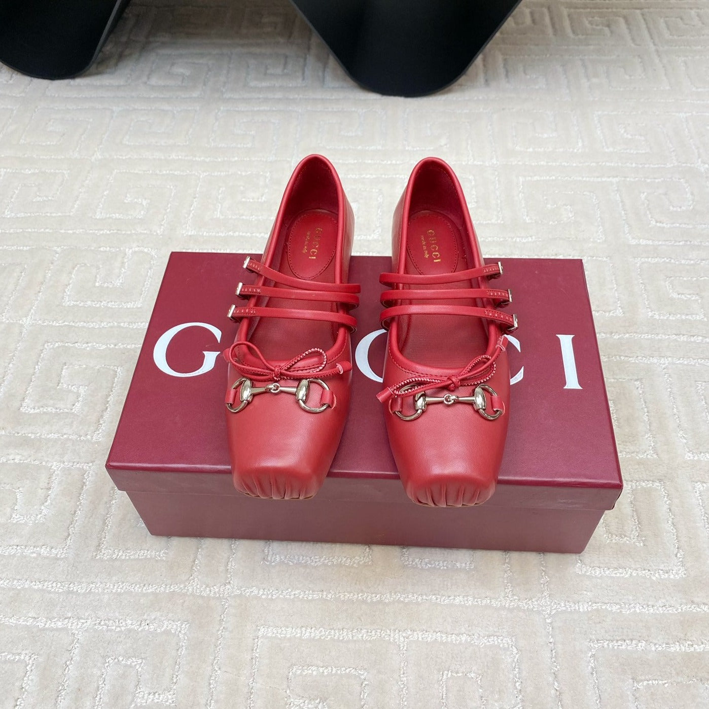 GUCCI BALLET FLAT CRIMSON HORIZONTAL STRAPS LAMBSKIN