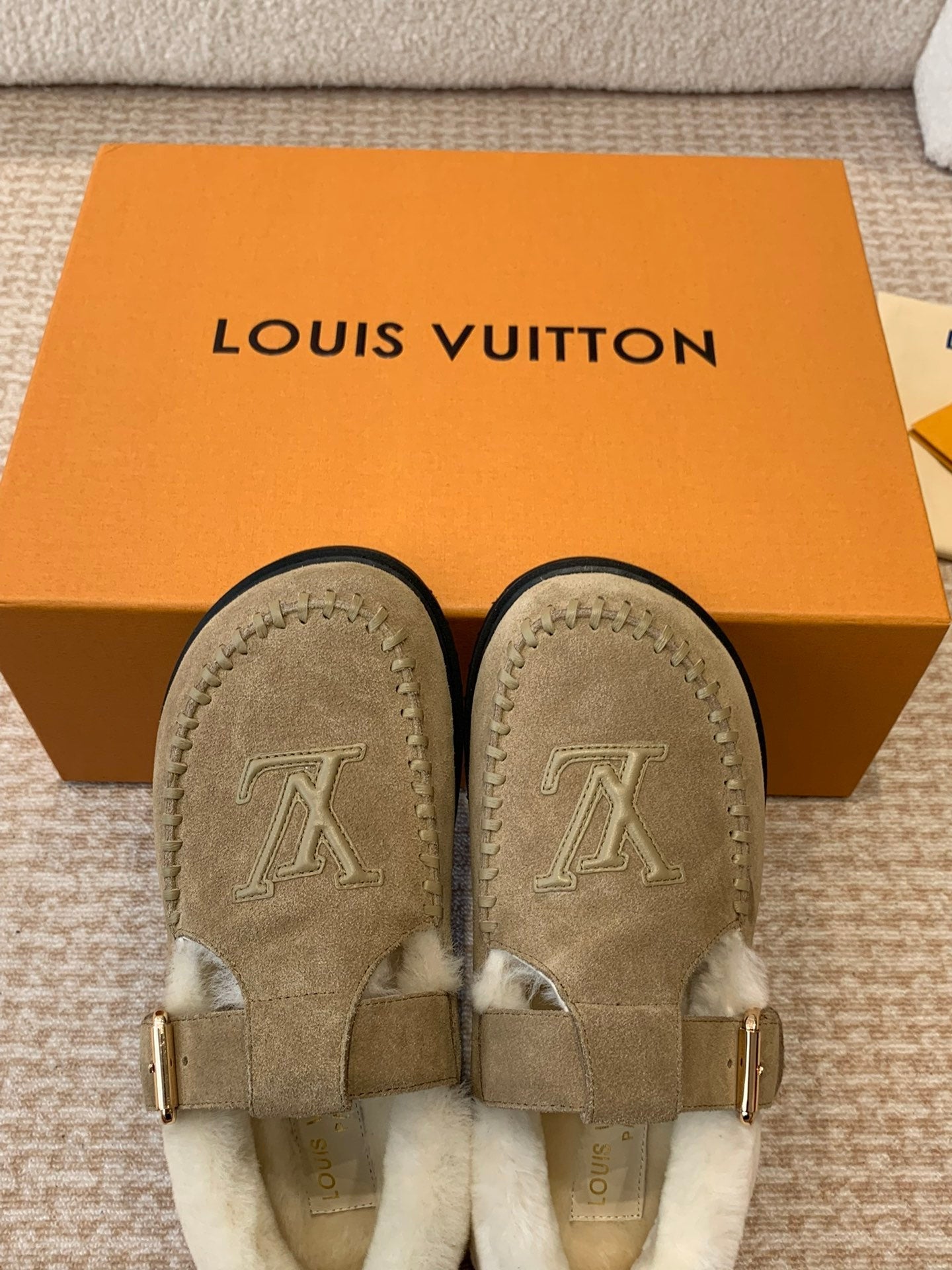 LOUIS VUITTON COLORADO COMFORT MARY JANE IN KHAKI GREEN SUEDE AND SHEARLING LINING